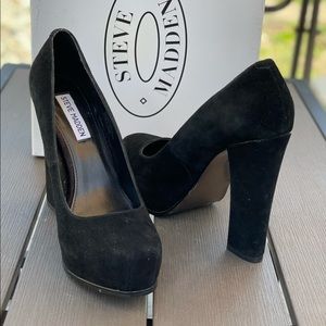 STEVE MADDEN SARRINA SUEDE PLATFORM PUMP